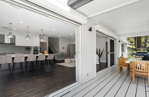 Macmasters Beach House | Escape to the Coast - 2 Weeks of Special Rates! Luxury 4 Bed House at Macs Beach