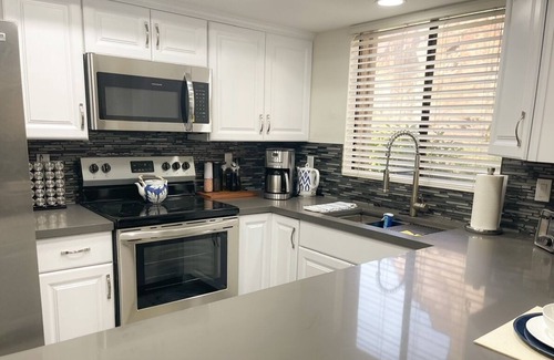 Indian Wells Condo | Escape to the Desert Oasis -Furnished Vacation Home with Mountain Views