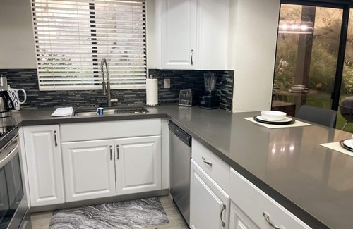 Indian Wells Condo | Escape to the Desert Oasis -Furnished Vacation Home with Mountain Views