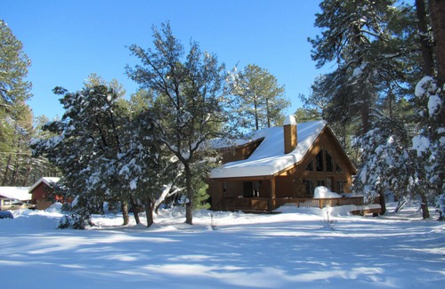Pine Cabin | Escape to the perfect family mountain cabin in the cool pines
