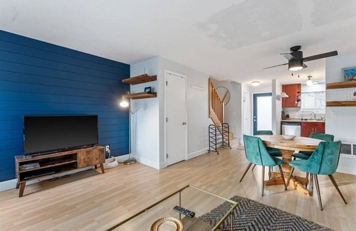 Hood River Condo | Escape to the scenic heights of Hood River