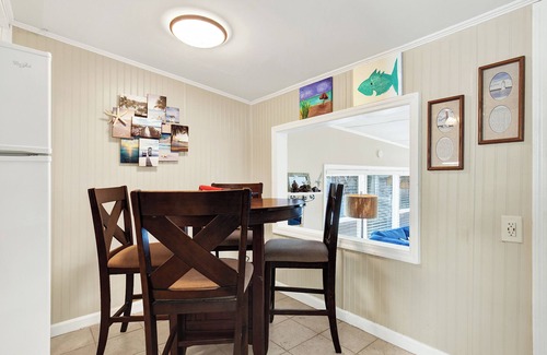 Tybee Island Cottage | Escape to this charming 2-bedroom, 1-bath beach cottage