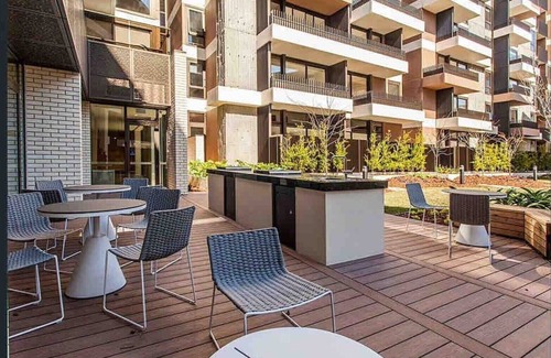 Caulfield North Apartment | Escape to Ultimate Luxury: Elevate Your Stay