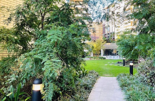 Caulfield North Apartment | Escape to Ultimate Luxury: Elevate Your Stay