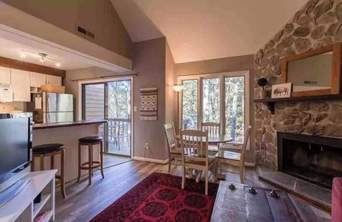 Wintergreen House | Escape to Wintergreen Resort! Our pet & kid-friendly 2BR/2BA townhome is steps from skiing, dining & the Market. Hike, ski, swim, or sip at nearby wineries & breweries—adventure awaits year-round!