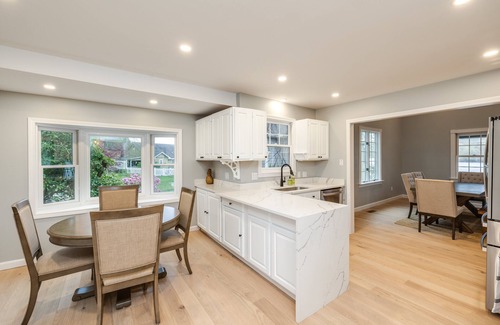 Lake Pocotopaug House | Escape to your lakeside paradise