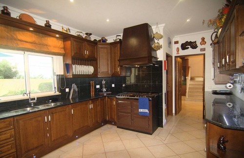 Sao Bras de Alportel Villa | Escape & Unwind in Elegance with Large Private Pool & Amazing Views (Free Wi-Fi)