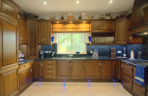 Sao Bras de Alportel Villa | Escape & Unwind in Elegance with Large Private Pool & Amazing Views (Free Wi-Fi)