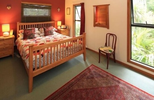 Ostend House | Escape Waiheke, Large holiday house