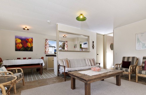 Omaha Cottage | Esme Escape - Omaha Holiday Home