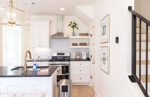 Oxford House | Essie's Place by Apex Short Term Stays