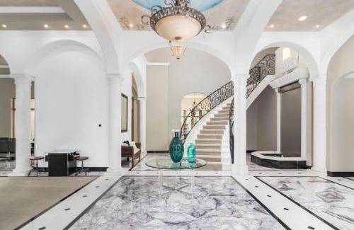 Camelback East House | Estate Elegance - 7 Bedrooms - Resort Style Backyard