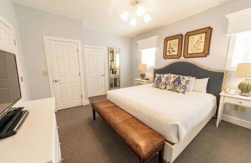 Lackey Resort | Estate Villa w/Whirlpool Tub & Deck Near Colonial Williamsburg Sites | 2 Units