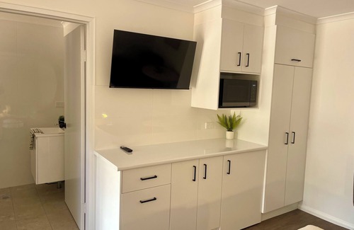 Armidale City Centre Hotel | Estelle Kramer Motor Inn