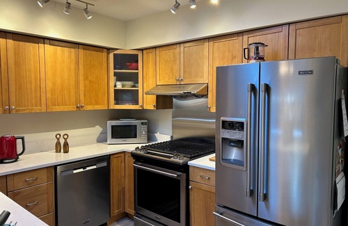 Oak Bay House | Estevan/Willows House