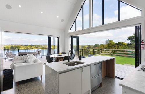 Riverhead House | Estuary Views - Riverhead Holiday House