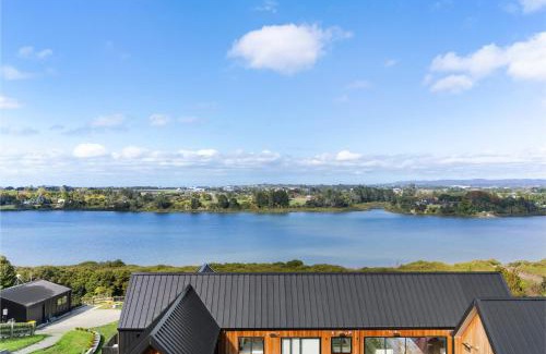 Riverhead House | Estuary Views - Riverhead Holiday House