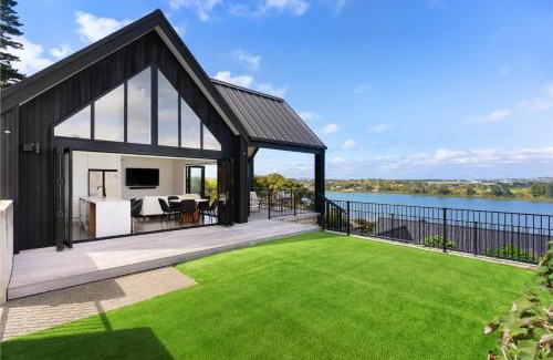 Riverhead House | Estuary Views - Riverhead Holiday House
