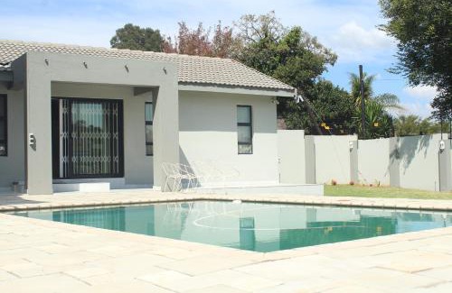 Greater Johannesburg Metropolitan Area House | Eunathi Cottage