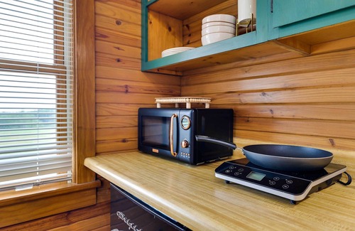 Eureka Springs Apartment | Eureka Springs Cabin Rental ~ 5 Mi to Beaver Lake!