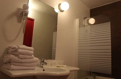 Cote d'Or-Les Sarrazins Hotel | Euro Hôtel Paris Créteil