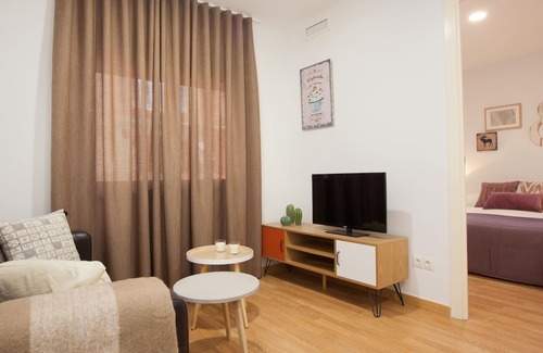 El Port Apartment | Europa Fira Apartment 33