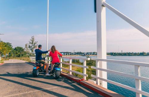 Linden Resort | EuroParcs De Kraaijenbergse Plassen