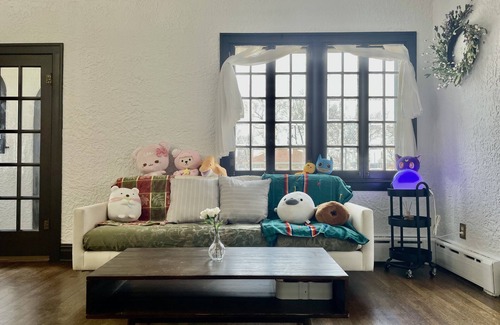 Berwyn House | European custom built home with 3 bedrooms near Chicago