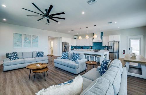 Bradenton Beach House | EV Charger, Endless Summer by SeaBreeze Vacation