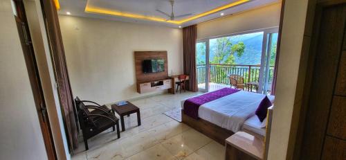 Kunchithanny Hotel | Evaara Resorts