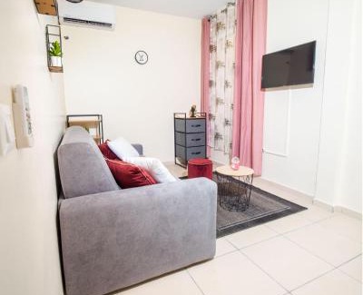 Port-Louis Apartment | Evasion en plein cœur de la ville T2 Jacuzzis Sauna et piscine au centre de Port-Louis