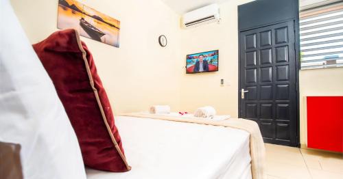 Port-Louis Apartment | Evasion en plein cœur de la ville Studio Jacuzzis Sauna et piscine au centre de Port-Louis