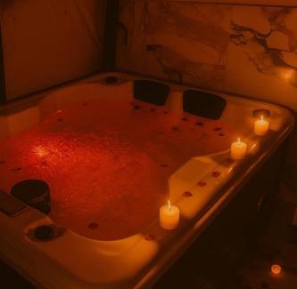 Pruniers-en-Sologne Apartment | Evasion Romantique&Jacuzzi!