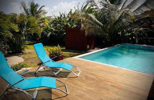 Saint-Louis Villa | Evasion tropicale villa créole avec piscine et bungalow