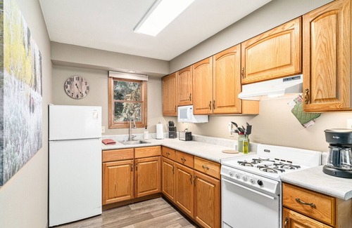 Estes Park Cabin | Evergreen Cabin B on the River, Quiet Location, Newly Remodeled