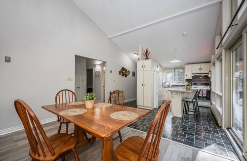 Tobermory Ski Chalet | Evergreen Escape - Tobermory Chalet & Sauna