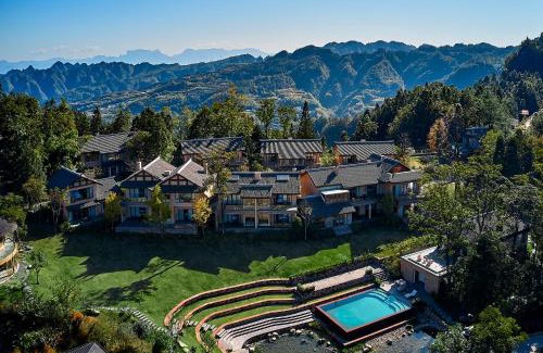 Wulingyuan Hotel | Evergreen Retreat-walk to National Forest Park, free pick up service