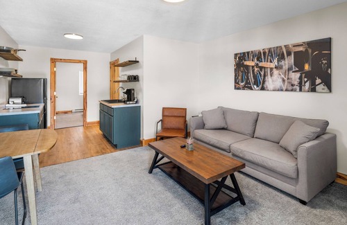 Hill City Hotel | EverSpring Inn & Suites