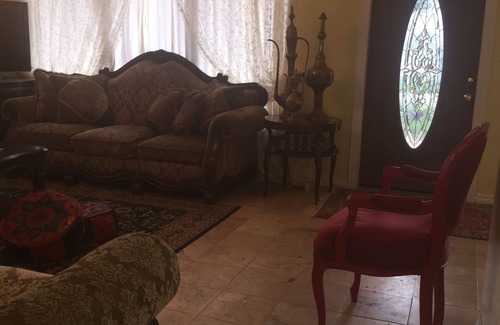 North Central Hollywood House | Every Thing Is Near This Accommodation Is 15- 20 Minutes Away