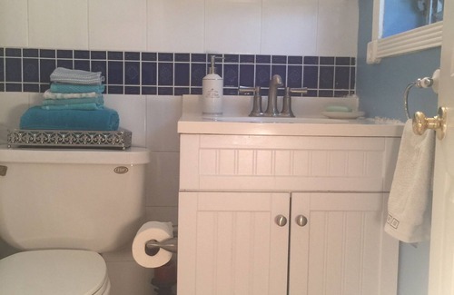 North Central Hollywood House | Every Thing Is Near This Accommodation Is 15- 20 Minutes Away