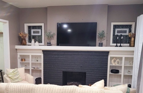 New Center Detroit House | Everything Detroit! Under10min to everything Detroit has to offer!