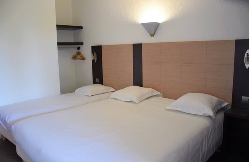 Sud Hotel | Everything You Need For The Perfect Vacation! Outdoor Pool, Pets Are Welcome!