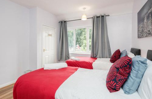 River House | Everything You Need I Super Comfy I Sleeps 7 I WiFi I Parking I 4BDR