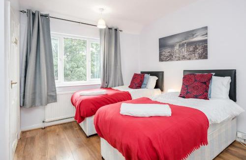 River House | Everything You Need I Super Comfy I Sleeps 7 I WiFi I Parking I 4BDR
