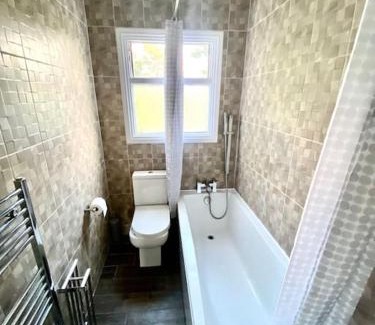 Mile End Apartment | Evo 1 Bedroom Apartment 3 mins walk Mile End Station,Queen Mary University, Hospital