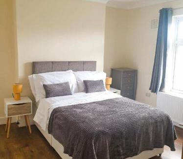 Gravesend Apartment | Evo C - 2 Bed Apartment 2 Min Walk to Station - longer stays available