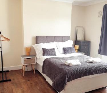 Gravesend Apartment | Evo C - 2 Bed Apartment 2 Min Walk to Station - longer stays available