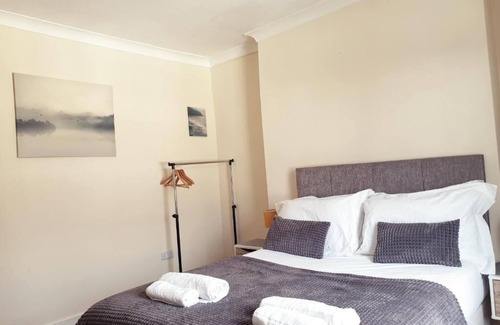 Gravesend Apartment | Evo View- 4 guests 2 bedrooms 2 double beds 1 bathroom Smart TV