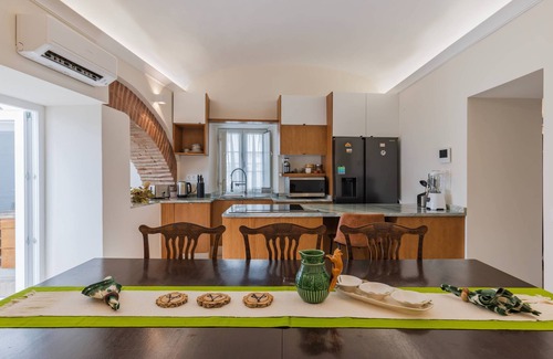 Evora Apartment | Évora townhouse with patio