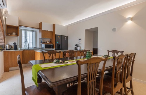 Evora Apartment | Évora townhouse with patio